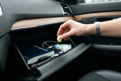 Ajo en la guantera del auto: para qué sirve y por qué tanta gente o recomenda