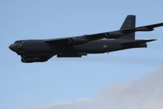 B-52 Stratofortress: como bombardeiros com mais de 70 anos estão a atacar o Irão sem entrar no seu espaço aéreo