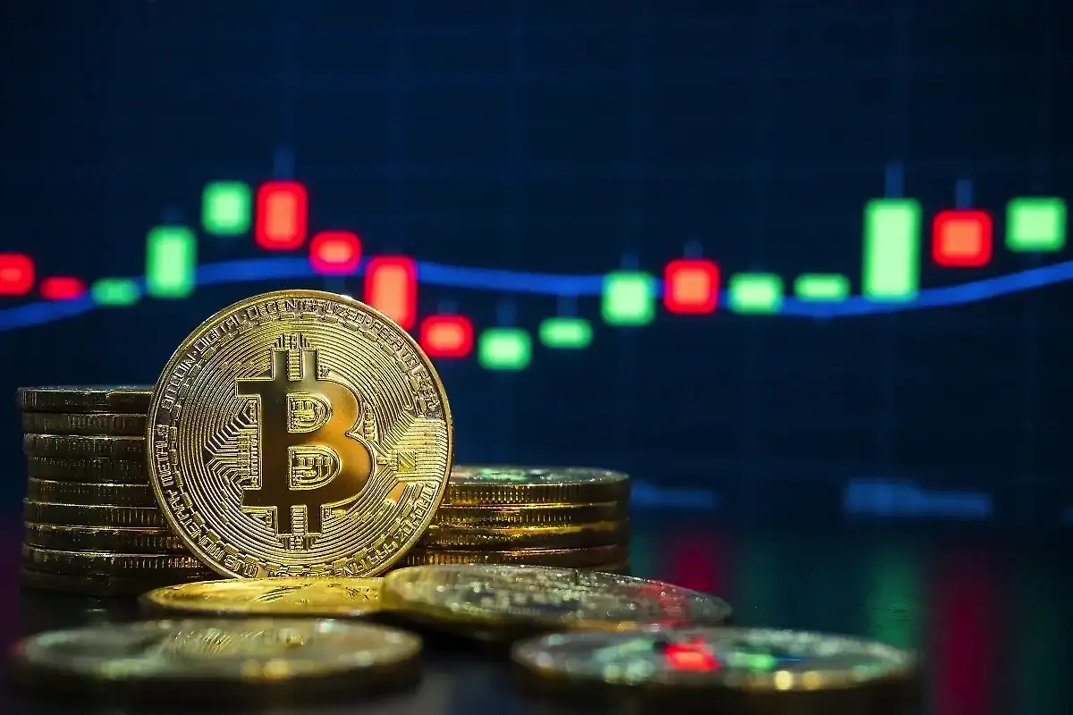 O Salto do Bitcoin: Ativo Sobe para 70.800 Dólares com Queda da Energia