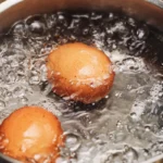 Como cozer ovos para que a casca saia facilmente: 3 truques inesperados