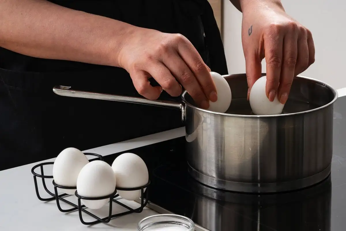 Como cozer ovos para que a casca saia facilmente: 3 truques inesperados