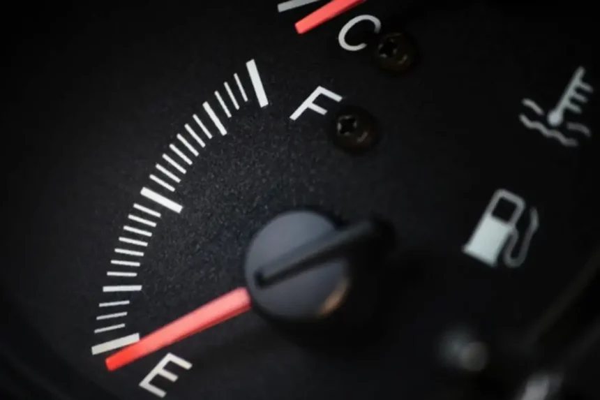 Como conduzir para gastar menos combustível: 10 dicas práticas que funcionam mesmo