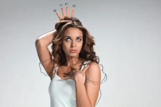 O Silêncio das Palavras: 8 Frases que Revelam uma Mulher Egocêntrica