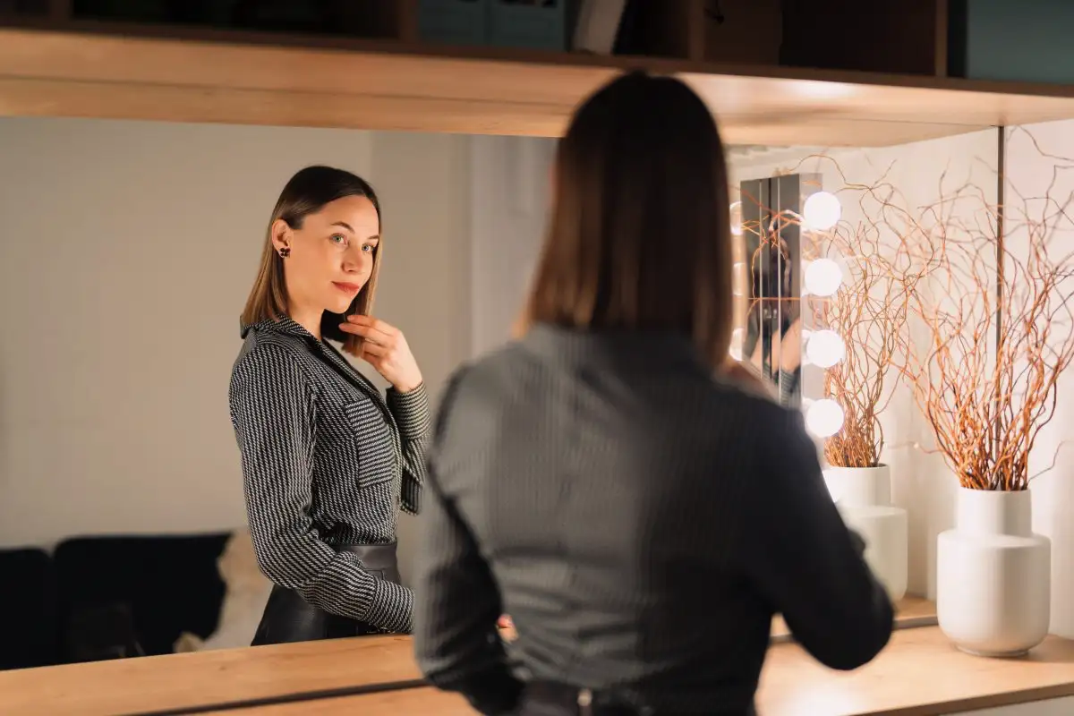 O Silêncio das Palavras: 8 Frases que Revelam uma Mulher Egocêntrica