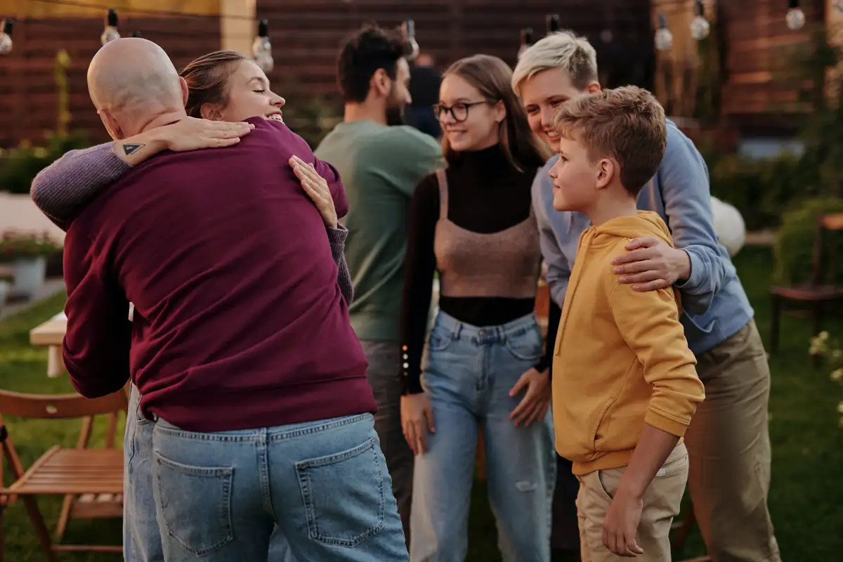 Por que é tão difícil comunicar com parentes mais velhos e o que fazer