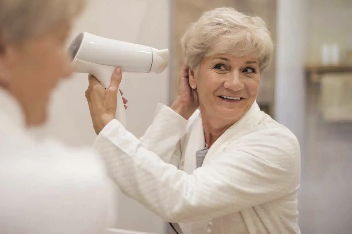 Cuidados com o cabelo na terceira idade: como manter os fios bonitos e saudáveis
