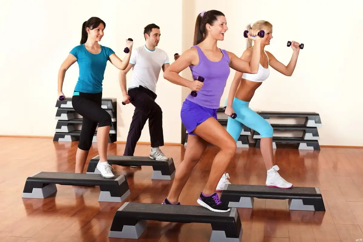 Nem agachamentos nem peso morto: os 4 exercícios que realmente fazem os glúteos crescer