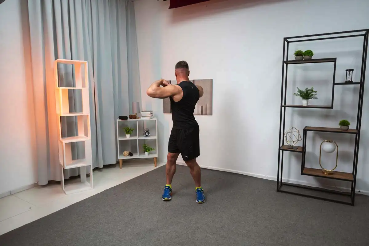 Os 3 exercícios que podes fazer em casa e que melhoram a postura em uma semana