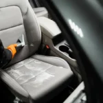 Limpar bancos do carro: como remover sujidade e manchas na tapeçaria em casa