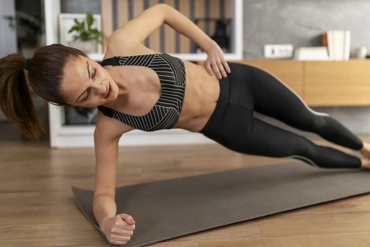 Melhor exercício para tonificar o abdómen e conquistar um six-pack sem sair de casa