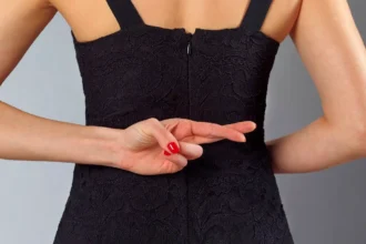 Como detectar uma pessoa mentirosa com o linguagem corporal, segundo a psicologia