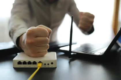 O eletrodoméstico que mais interfere no Wi-Fi da tua casa (e provavelmente está na tua cozinha)