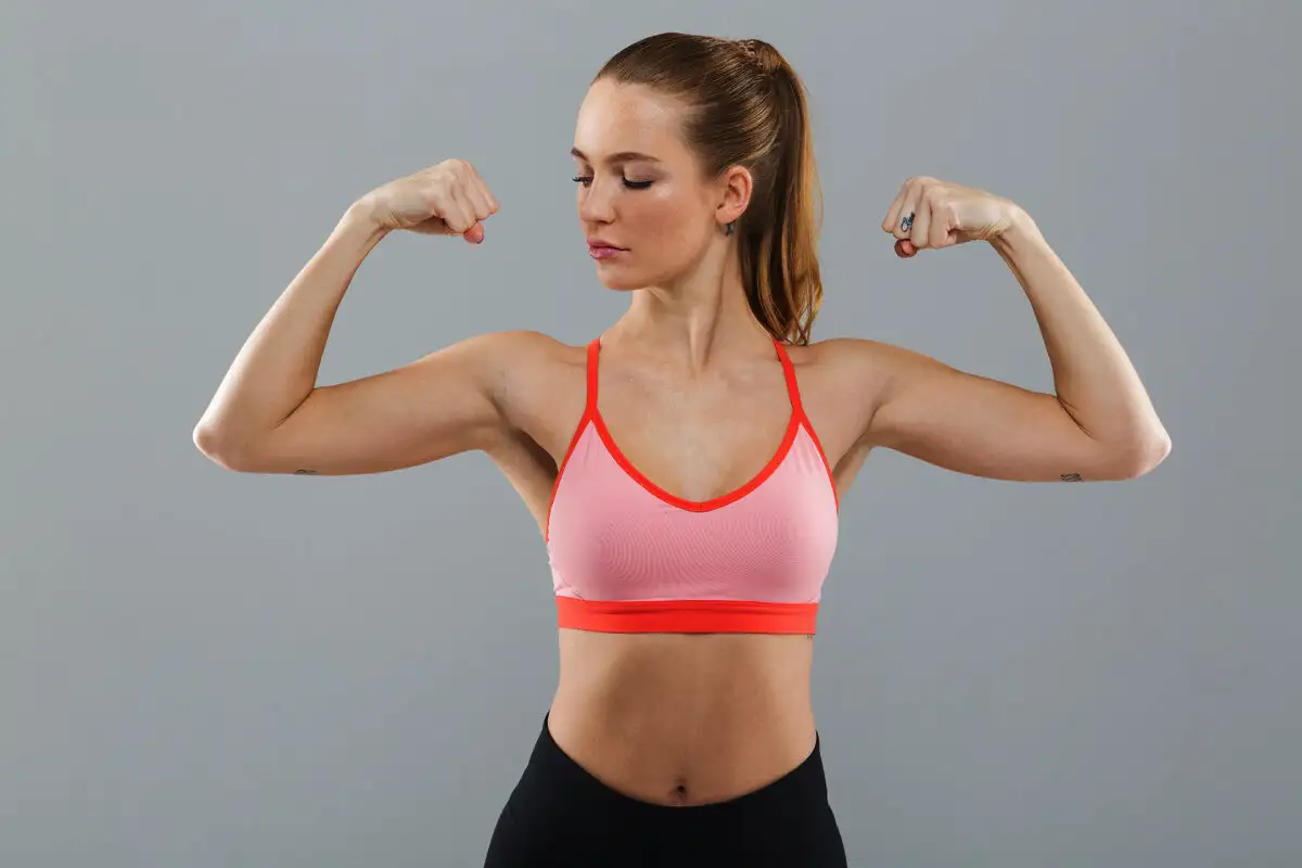 Como uma mulher não ficar musculosa demais na academia: o que diz o treinador