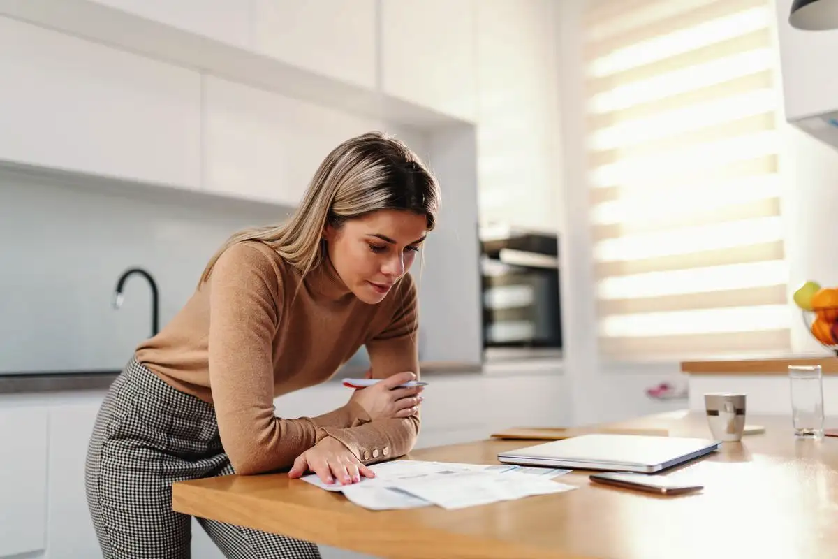 Por que é que nunca sobra dinheiro: 6 hábitos que estão a destruir as suas finanças