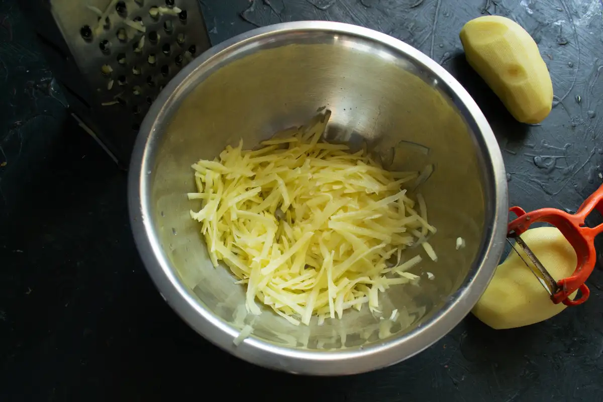 O que cozinhar quando o frigorífico está vazio: rabanadas de batata em 20 minuto
