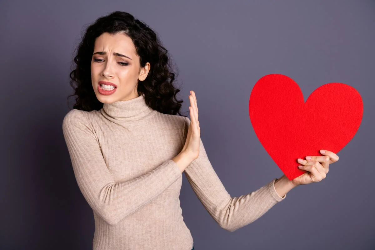 O que é filofobia e por que tantas pessoas têm medo de amar