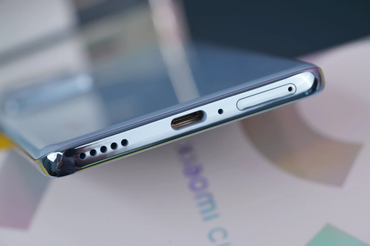 Este pequeno orifício está presente em quase todos os smartphones – mas poucos sabem para que serve