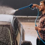 Quantas vezes devo lavar o carro? A frequência ideal depende da estação do ano