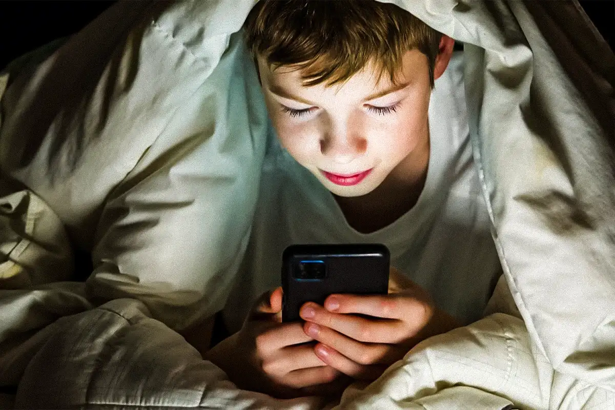 Um estudo revelou que scrollear constantemente nas redes gera um efeito indeseado