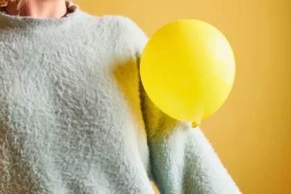 Como usar vinagre para eliminar a eletricidade estática da roupa