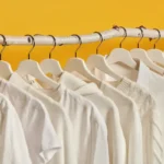 Brancura impecável: como lavar roupa branca e eliminar o tom amarelado