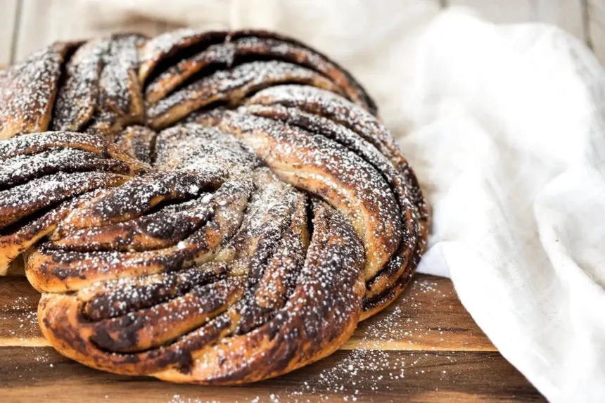 A receita de rosca trançada que se tornou viral pela sua simplicidade e baixo custo
