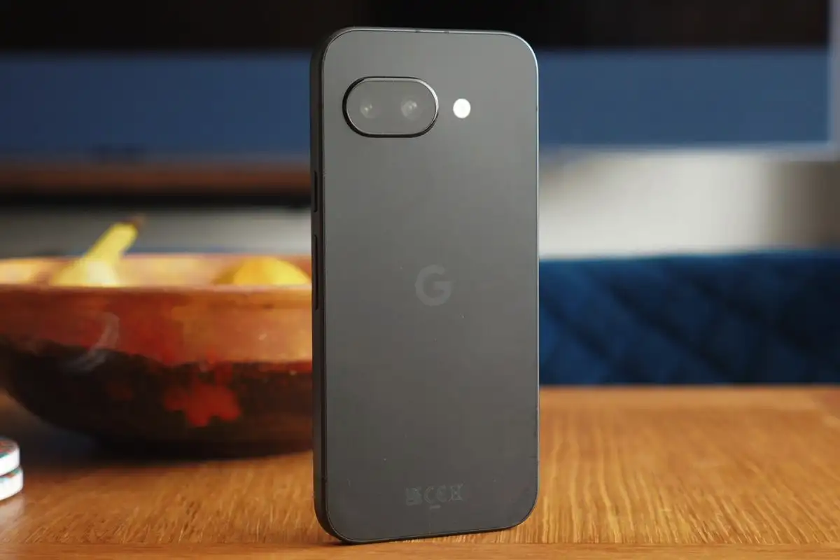 iPhone 17e, Pixel 10a ou Galaxy A56: qual é o melhor smartphone barato?