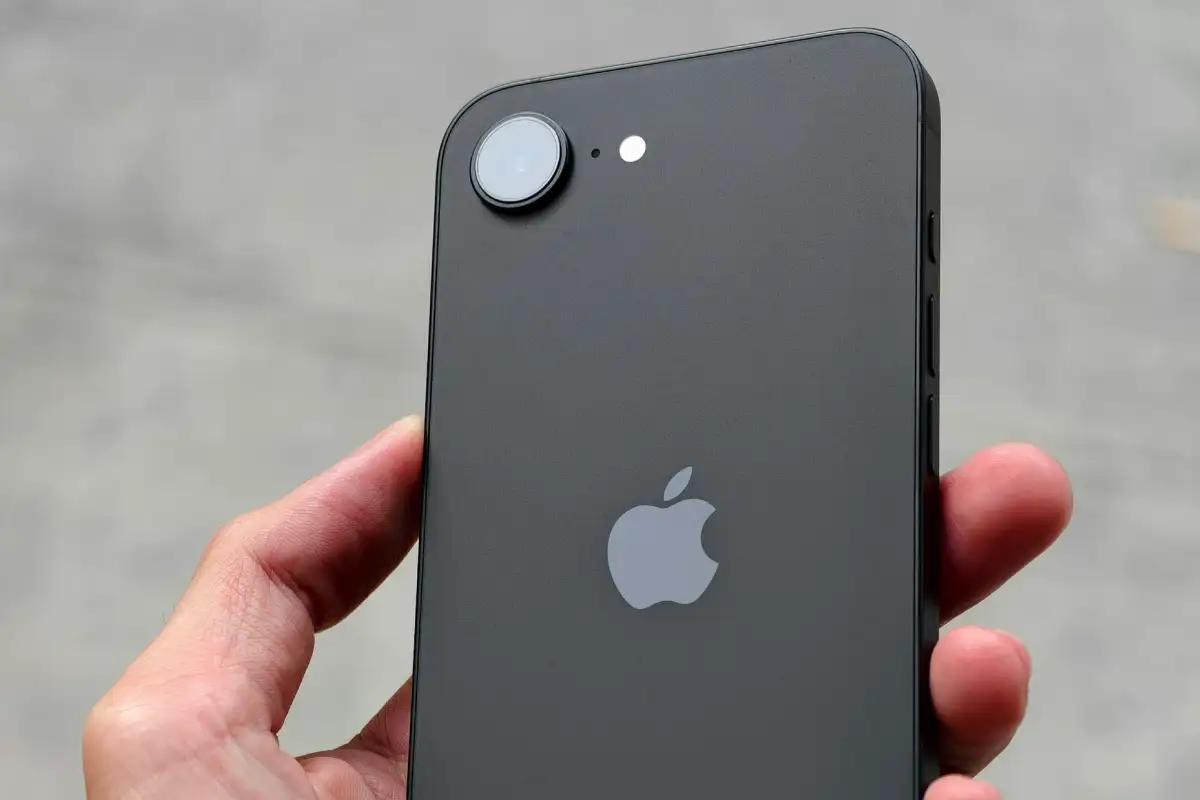 iPhone 17e, Pixel 10a ou Galaxy A56: qual é o melhor smartphone barato?